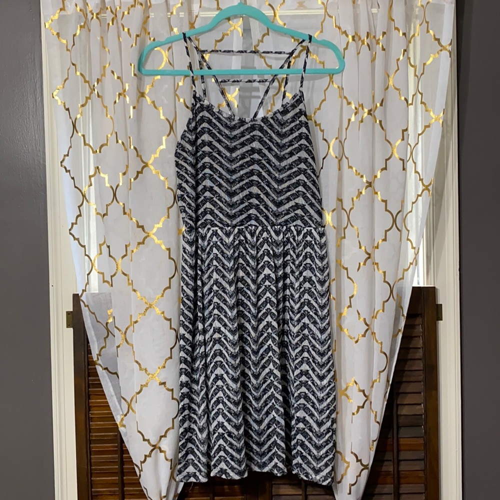 3️⃣for$20🤩 Xhilaration black&white chevron dress